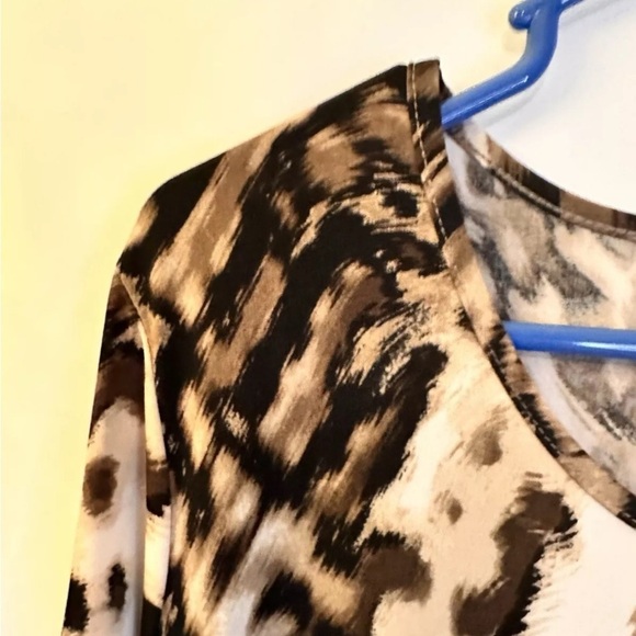 Susan Graver Asymmetrical Top Women's 1X Liquid Knit Animal Print TP-1925 - Picture 5 of 8